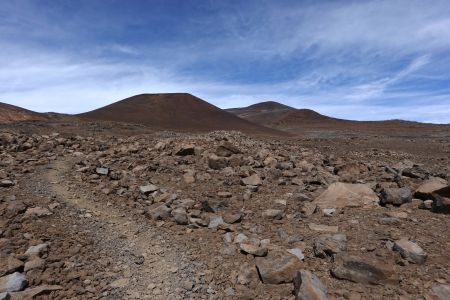 Poprvé se objevuje vrchol Mauna Kea.